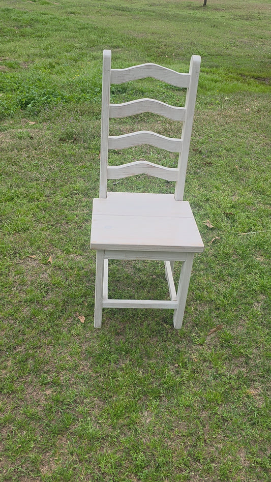 The Sepulvado Farmouse Style Chair