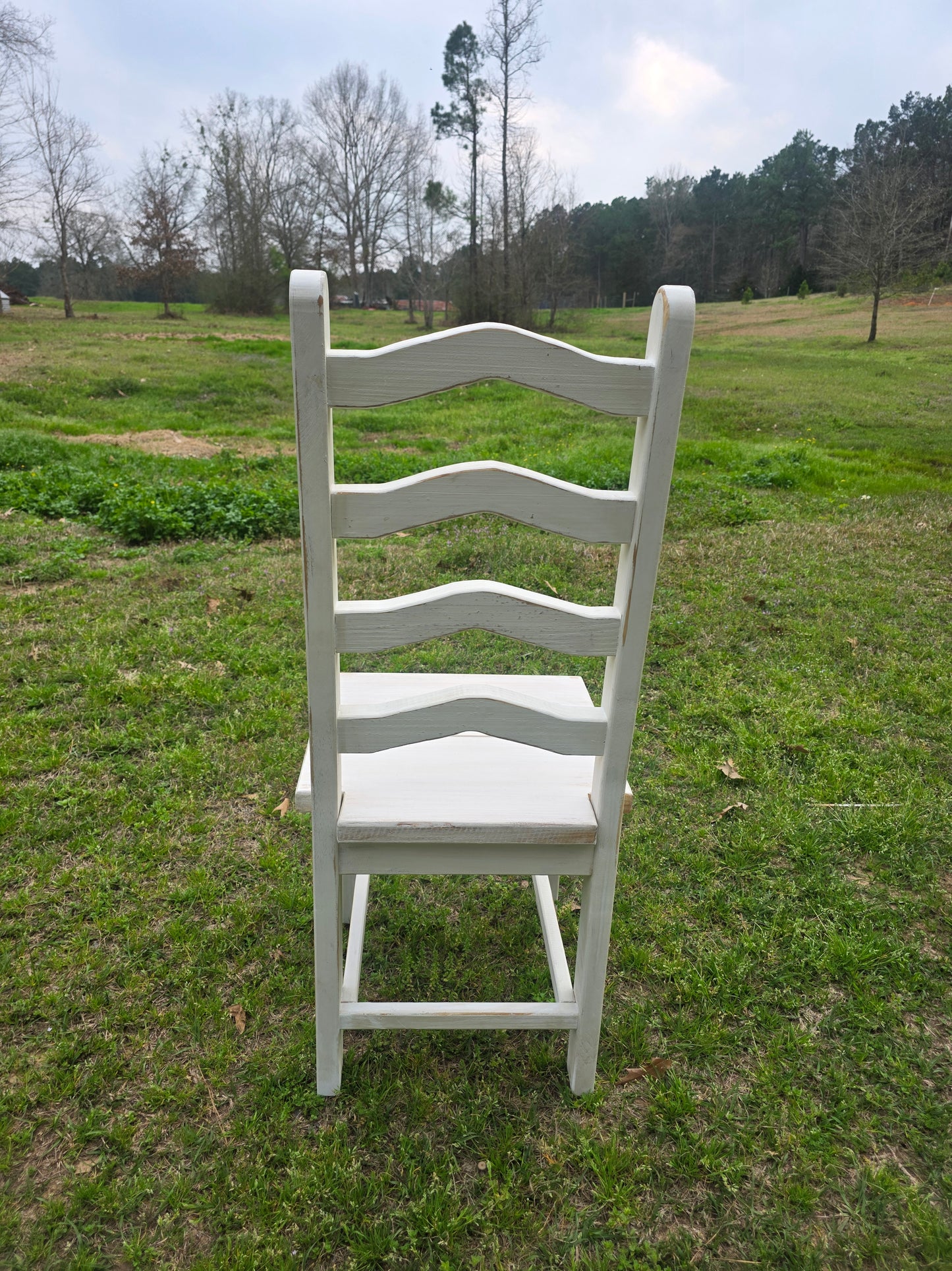 The Sepulvado Farmouse Style Chair