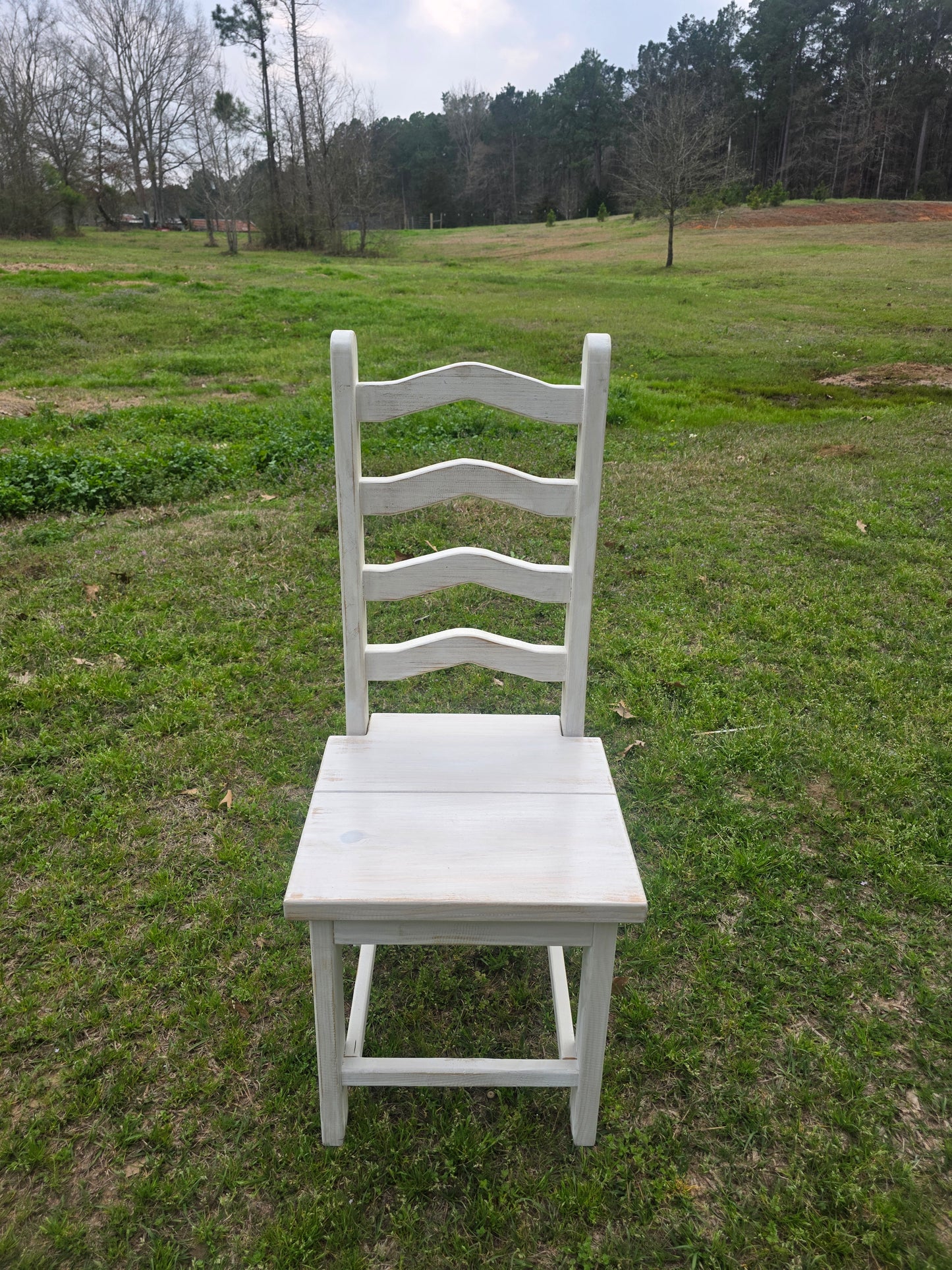 The Sepulvado Farmouse Style Chair